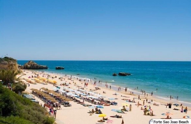 Beautiful 7 bedroom Villa Torre, large pool, Albufeira, near the beach and Strip