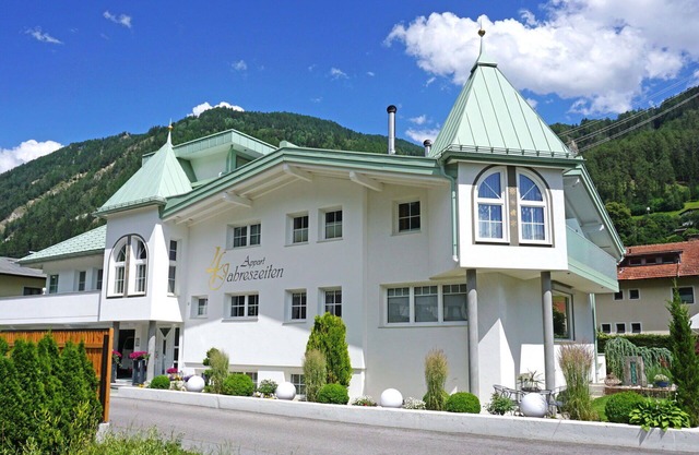 Beautiful apartment for 4 guests with WIFI, TV and patio