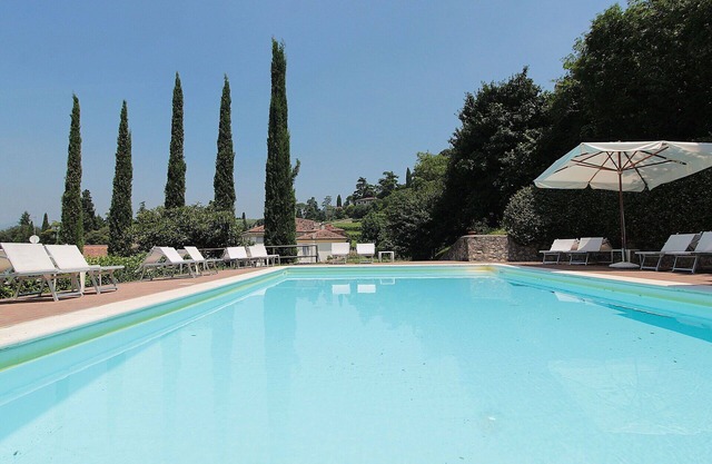 Beautiful apartment for 5 people with pool, WIFI, A/C, TV and parking, close to Verona