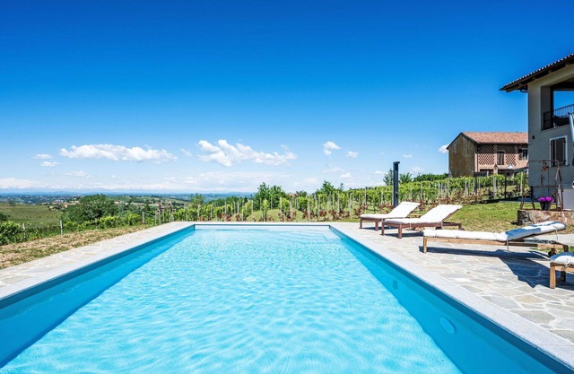 Beautiful apartment for 4 guests with WIFI, A/C, pool, TV, terrace and parking