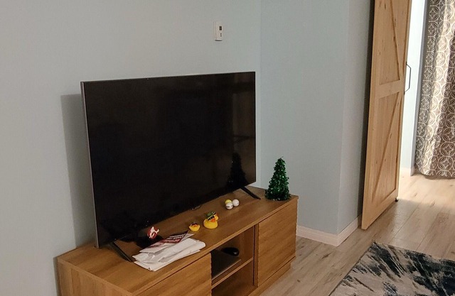 Beautiful and Renovated 2 Bedroom Apartment, 🐶pets Welcome With Parking