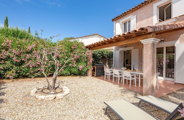 Beautiful apartment for 8 guests with A/C, pool, WIFI, TV and patio