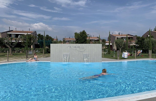 Beautiful apartment for 4 people with WIFI, pool, A/C, TV, terrace, pets allowed and parking