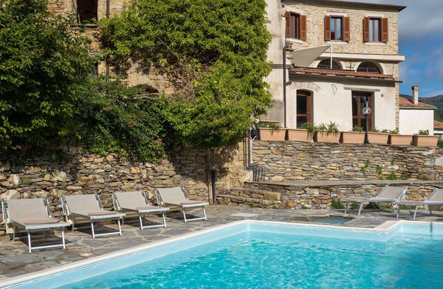 Beautiful apartment for 8 people with pool, WIFI, TV, patio, pets allowed and panoramic view