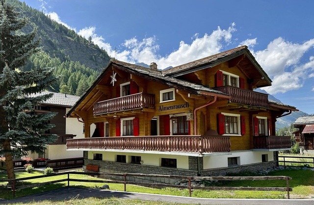 Beautiful apartment for 6 guests with WIFI, TV and balcony