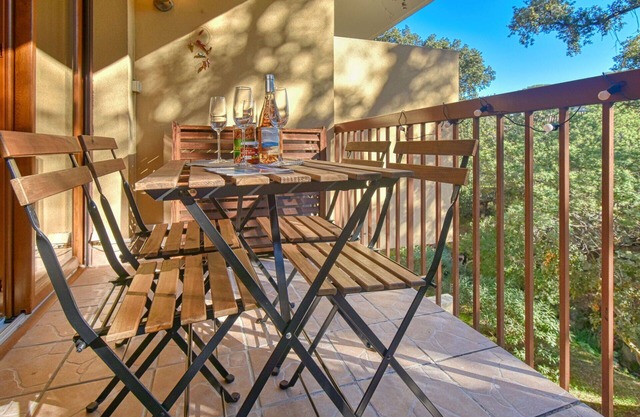 Beautiful apartment for 6 people with A/C, WIFI, TV and balcony