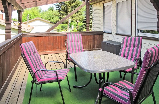 Beautiful apartment in villa for 4 guests with WIFI, TV and patio