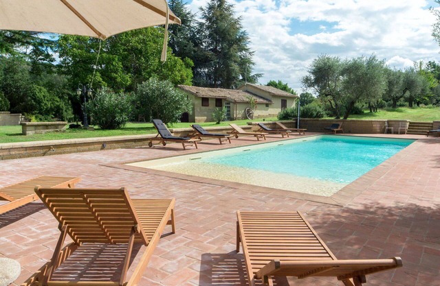 Beautiful apartment for 2 guests with WIFI, A/C, pool, TV, patio and pets allowed