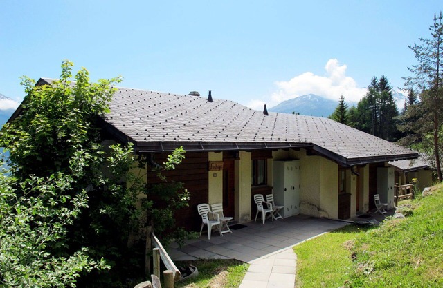 Beautiful apartment in villa for 9 people with WIFI, TV, terrace and parking