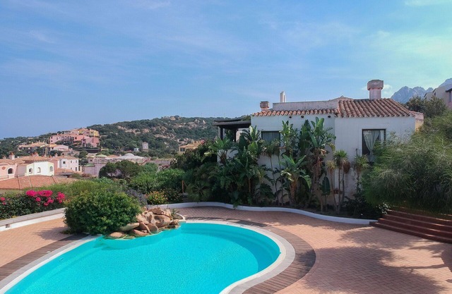 Beautiful apartment for 4 guests with A/C, pool, WIFI and TV