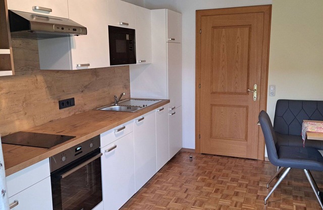 Beautiful apartment in villa for 4 people with WIFI, TV and balcony