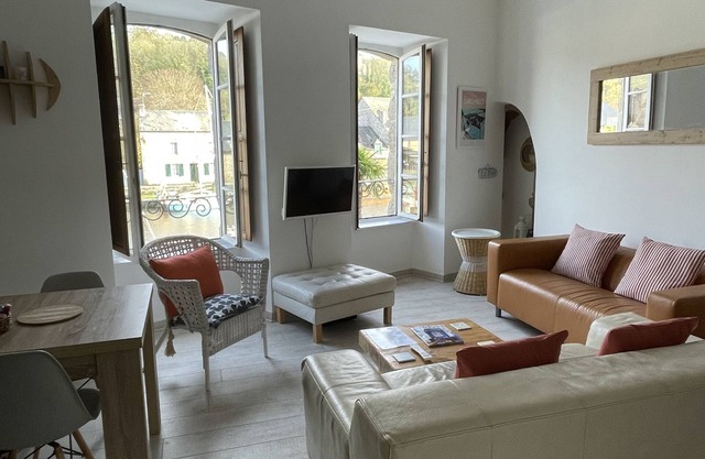 Beautiful apartment at Port with stunning river views.