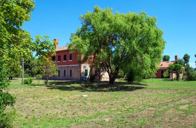Beautiful apartment for 6 people with WIFI, TV, patio and parking