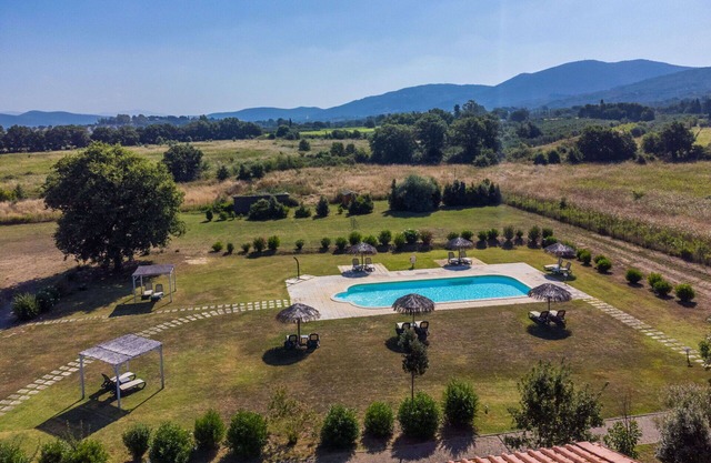 Beautiful apartment for 4 people with WIFI, A/C, pool, TV, terrace, pets allowed and panoramic v.