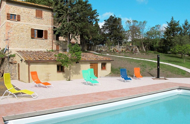 Beautiful apartment for 5 guests with WIFI, pool, TV, terrace and pets allowed