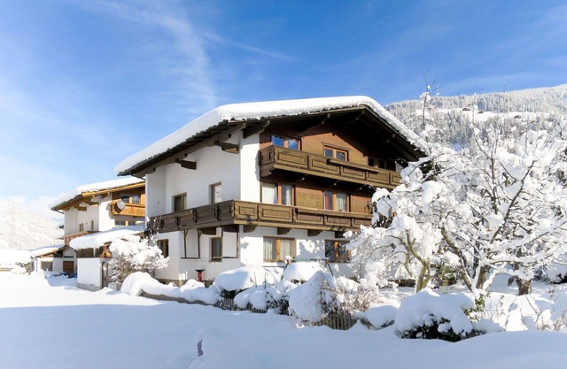 Beautiful apartment for 8 people with WIFI, TV and balcony