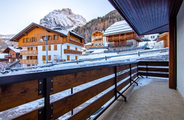 Beautiful apartment for 5 guests with WIFI, TV and balcony