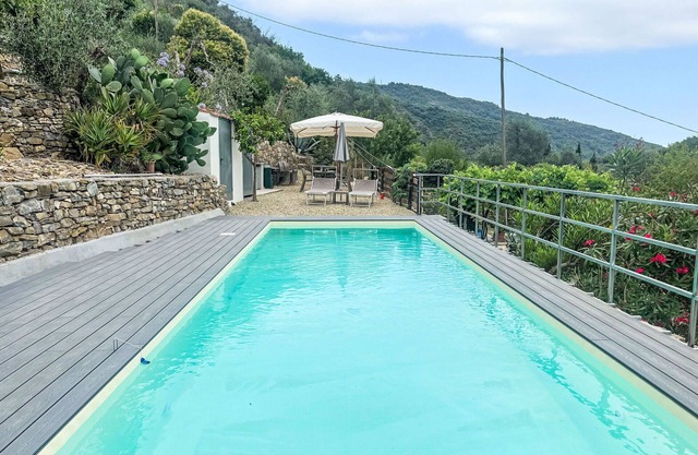 Beautiful apartment for 5 guests with pool, WIFI, TV, patio and pets allowed