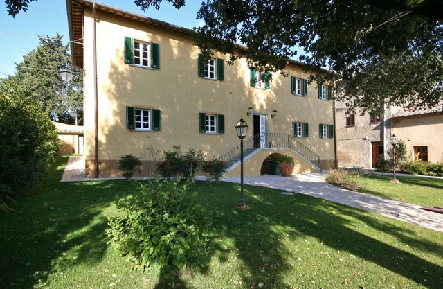 Beautiful apartment for 2 guests with WIFI, pool, TV and pets allowed, close to San Gimignano