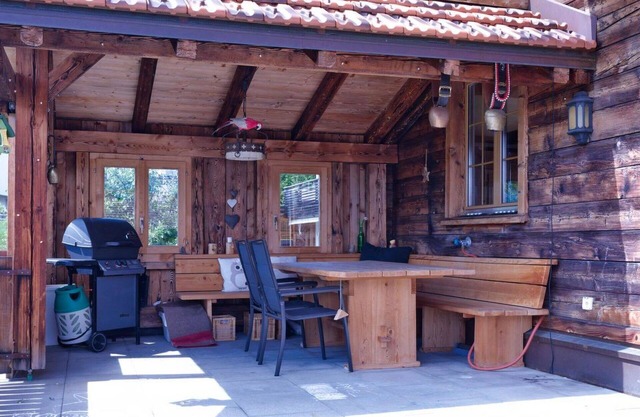 Beautiful apartment for 10 guests with WIFI, TV, balcony and parking