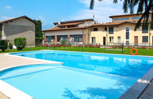 Beautiful apartment for 4 guests with pool, WIFI, A/C, TV, balcony, pets allowed and panoramic v.