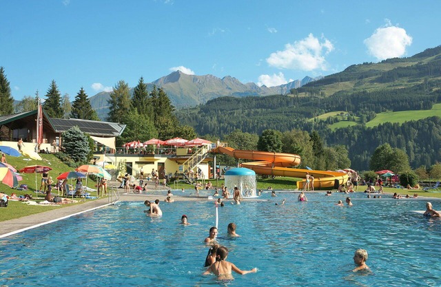 Beautiful apartment for 8 people with pool, WIFI, TV and balcony