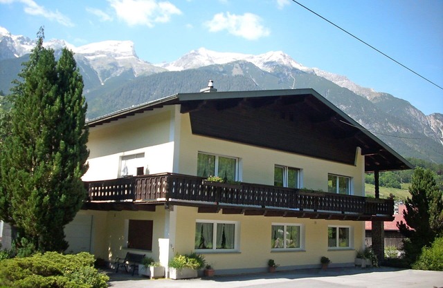 Beautiful apartment for 4 guests with WIFI, TV, patio, pets allowed, panoramic view and parking