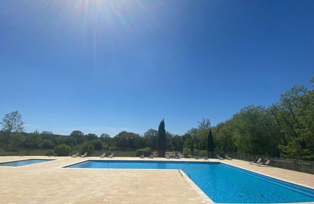 Beautiful apartment for 2 guests with WIFI, pool, TV, terrace, pets allowed and parking