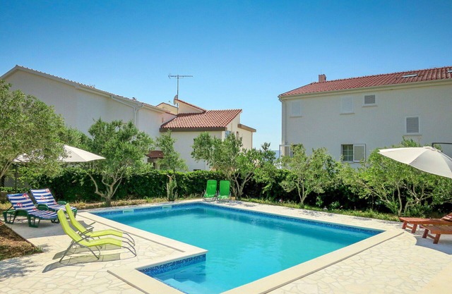 Beautiful apartment for 6 guests with A/C, pool, WIFI, TV, balcony and parking