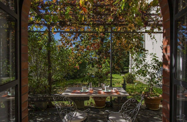 Beautiful apartment for 2 people with private pool, TV, patio and pets allowed