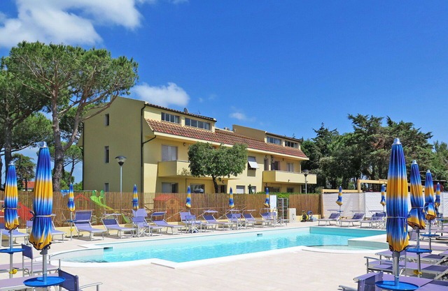 Beautiful apartment for 6 people with pool, A/C, WIFI, TV, patio, pets allowed and parking