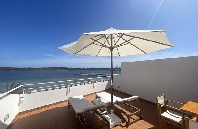 Beautiful apartment in very front of the sea