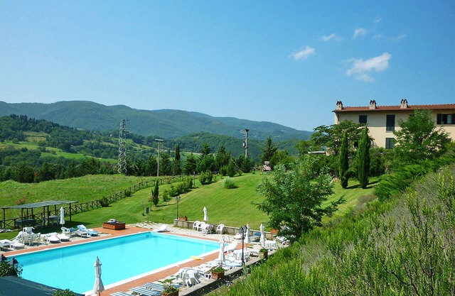 Beautiful apartment in villa with pool, WIFI, TV, patio, pets allowed and panoramic view