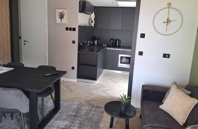 Beautiful apartment in villa for 4 guests with WIFI, TV and terrace