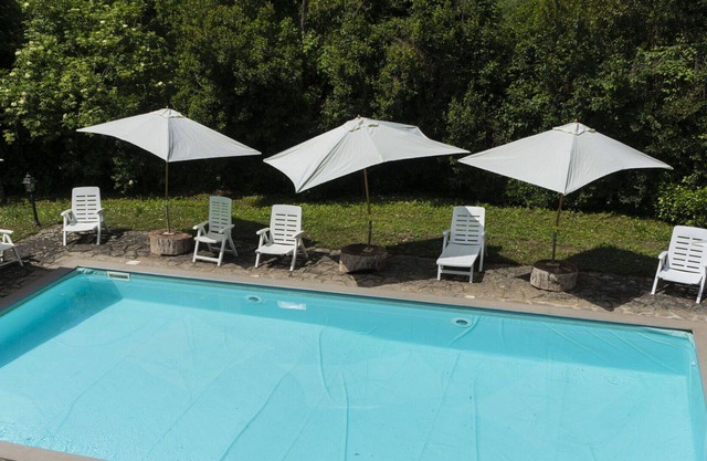 Beautiful apartment in villa for 6 people with WIFI, pool, TV, patio, pets allowed and parking