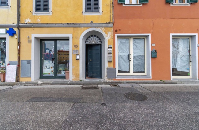 Beautiful apartment with A/C, WIFI, TV, balcony, pets allowed and panoramic view, close to Pisa