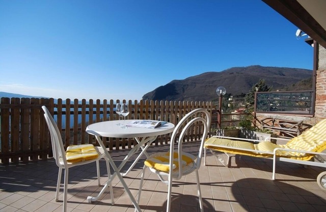 Beautiful apartment with large terrace and breathtaking lake and mountain views