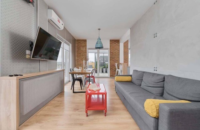 Beautiful Apartment with Spacious Balcony by Noclegi Renters