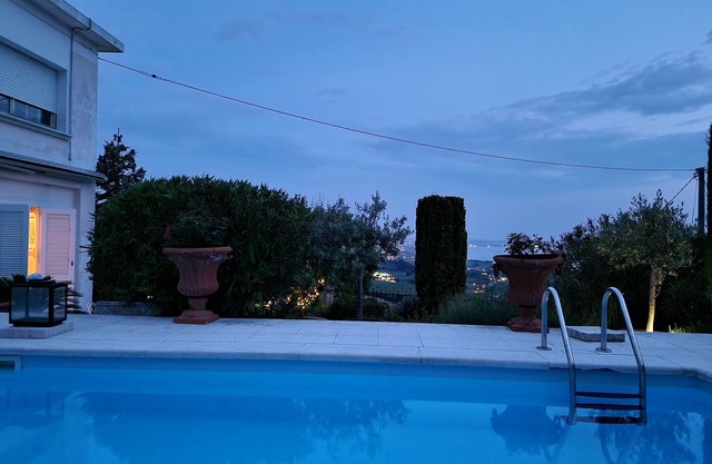 Beautiful apartment with pool and stunning views of Lake Garda