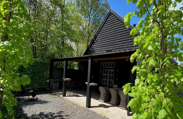 Beautiful apartment with covered terrace, in a holiday park near Rhenen