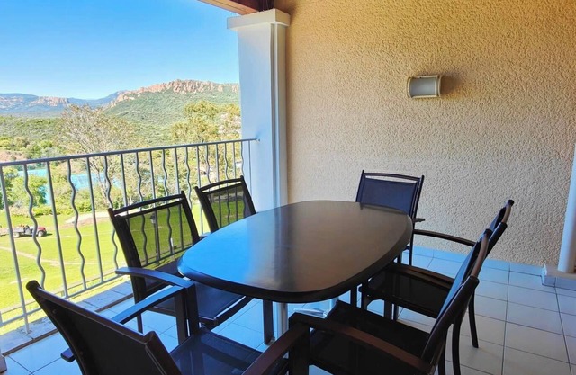 Beautiful apt with AC and swimming pool