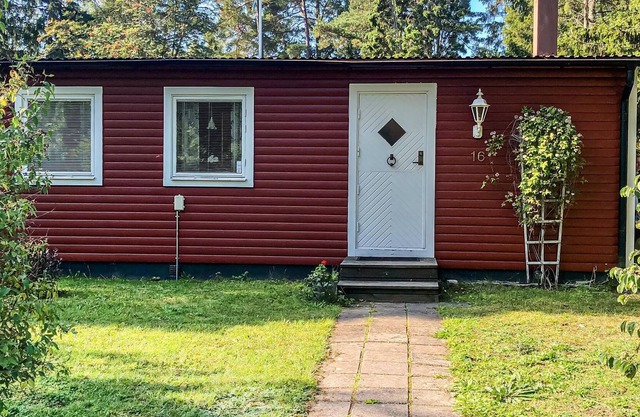 Beautiful, authentic cottage near the coast at Gnisvärd, just a stone's throw from one of Gotland's
