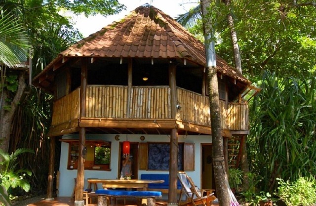 Beautiful Beach-Front Home . Ocean View. Private & Quiet.nNOW with STARLINK!