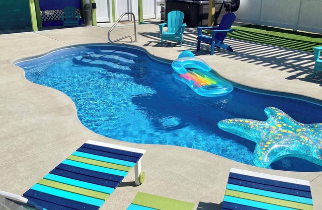 Beautiful Beach House w Heated Pool, Hot Tub & Stumbling Distance to the Beach!