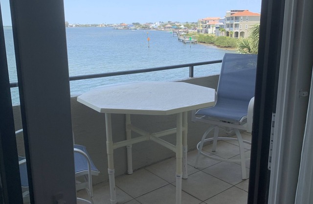 Beautiful beaches, Orlando, Tampa airport, very close beaches galore