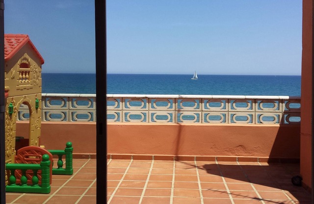 Beautiful Beachfront House in Valencia, Spain. Pool, Wifi, Terrace, SUP