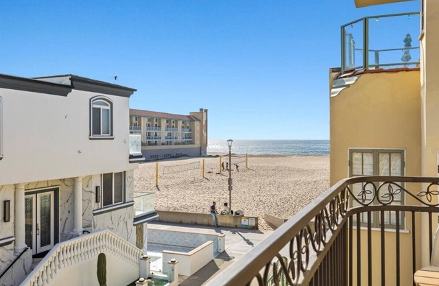 Beautiful Beachside Strand Home with Roof Deck-Casa Nuevo!