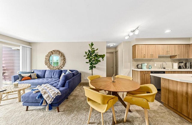 Beautiful Beachside Apartment With Marina View