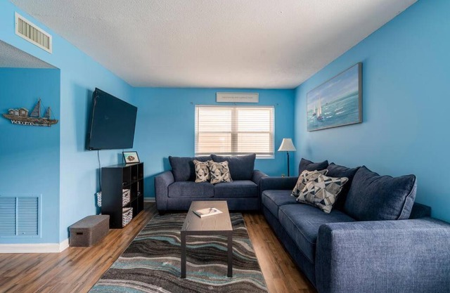 Beautiful Blue Ocean Condo