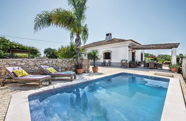 Beautiful Charming villa with pool, near Fabrica Beach in Cacela Velha.